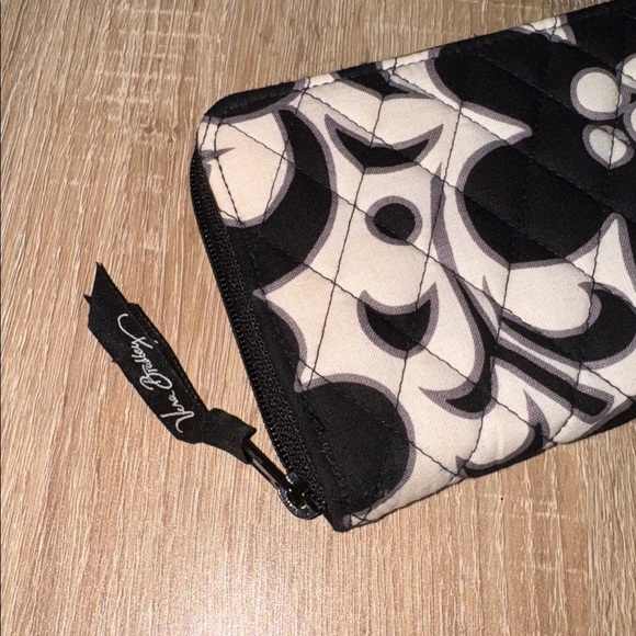 Vera Bradley Wallet zip around NEW Retired Night Day Pattern black white floral - Picture 2 of 5